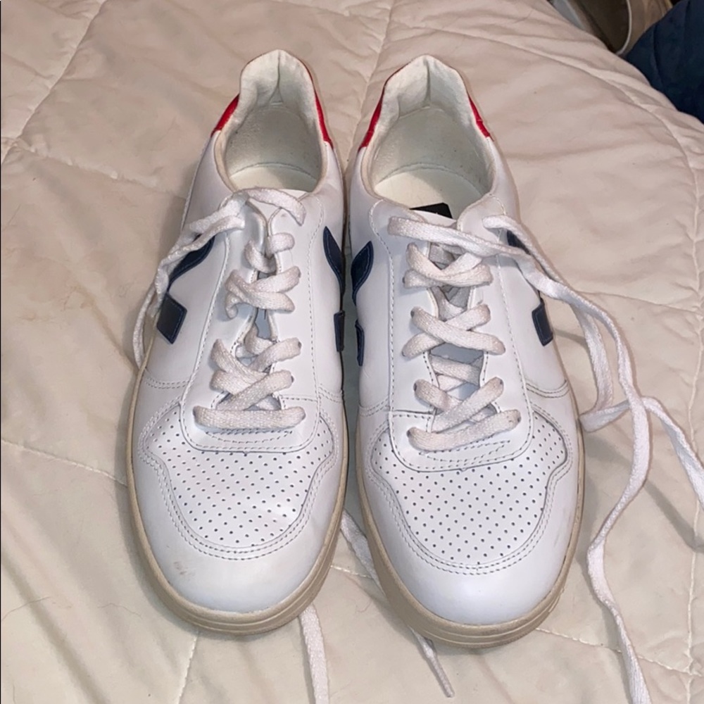 Veja V-10 Leather Sneaker